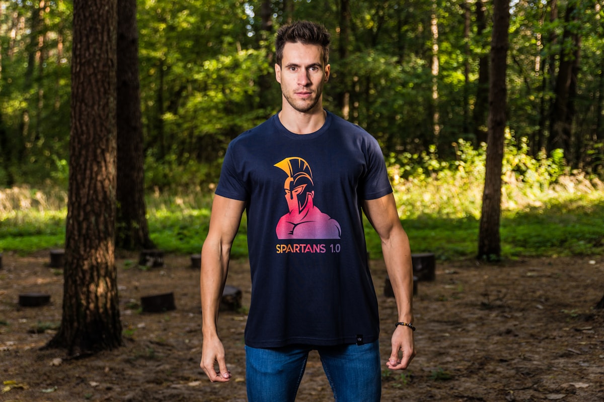Homme effectuant un exercice de musculation